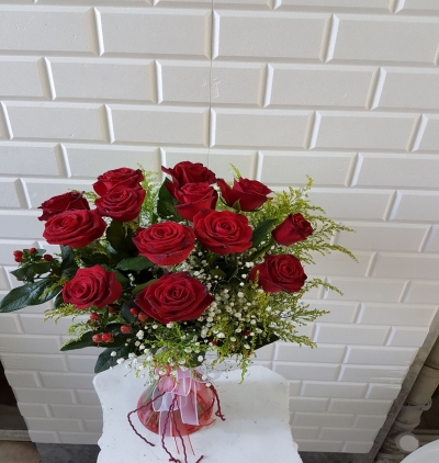  Заказ цветов в Турции 11 красных роз в вазе